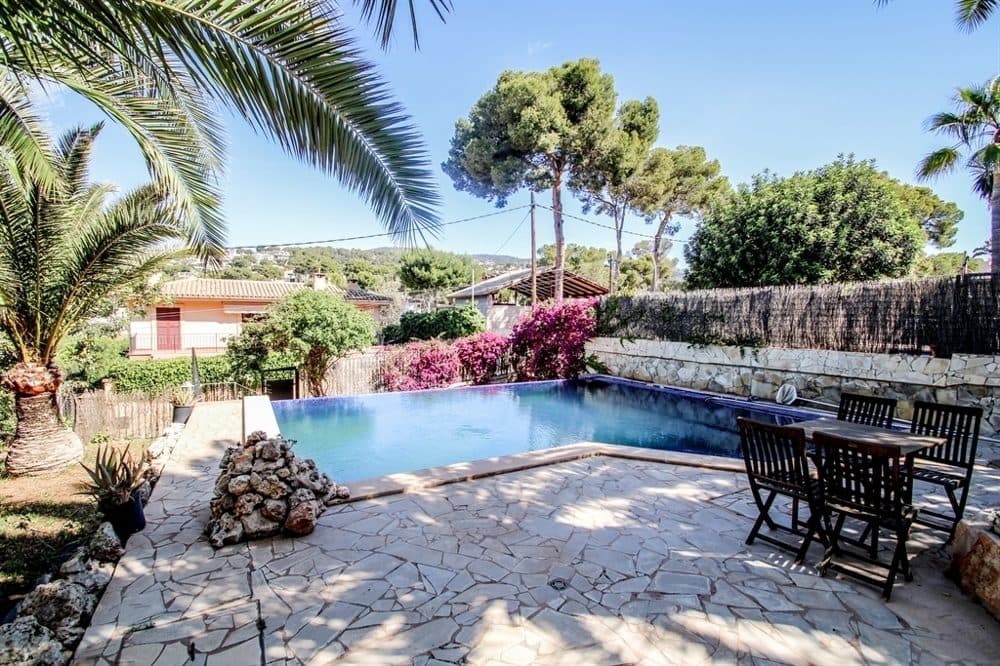 BENDINAT: RARITY! DETACHED SEMI-DETACHED HOUSE NEAR THE BEACH 2
