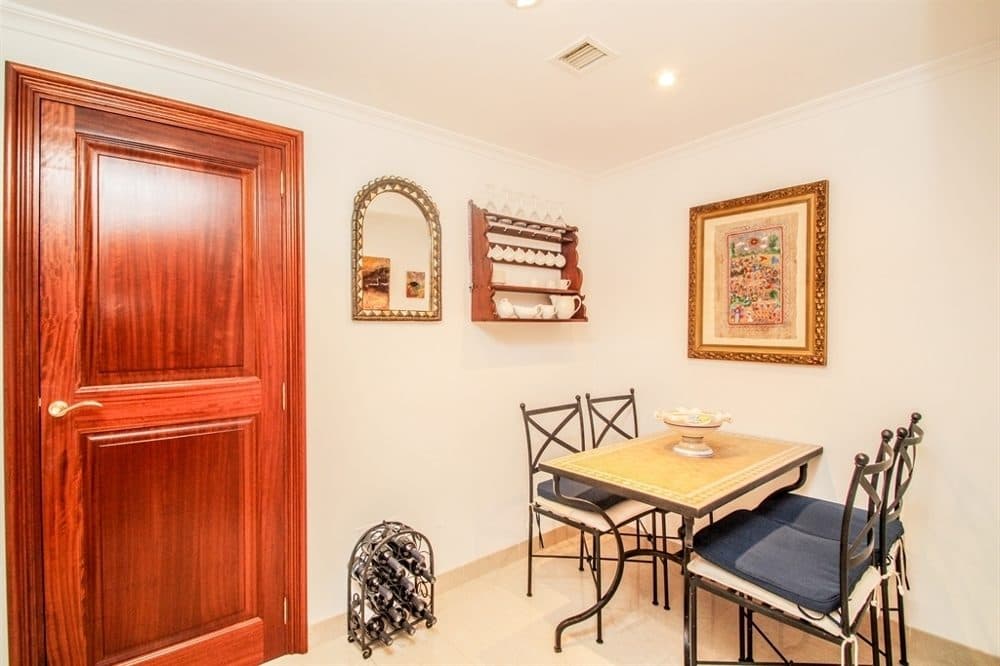 BENDINAT: RARITY! DETACHED SEMI-DETACHED HOUSE NEAR THE BEACH 14