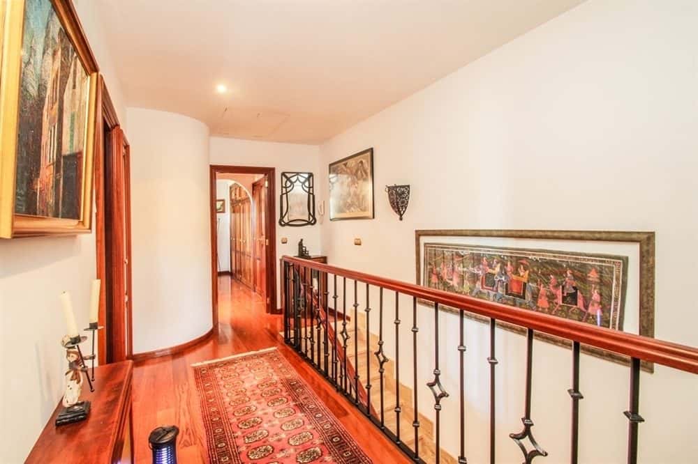 BENDINAT: RARITY! DETACHED SEMI-DETACHED HOUSE NEAR THE BEACH 18