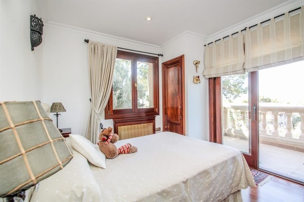 BENDINAT: RARITY! DETACHED SEMI-DETACHED HOUSE NEAR THE BEACH 30