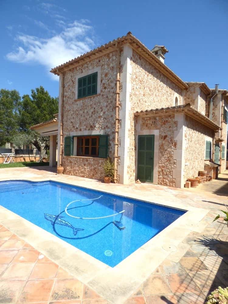 MARRATXÍ: ATTRACTIVE DETACHED HOUSE NOT FAR FROM PALMA