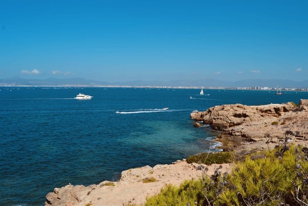 CALA BLAVA: EXCEPTIONAL SEAFRONT VILLA WITH PANORAMIC VIEWS 3