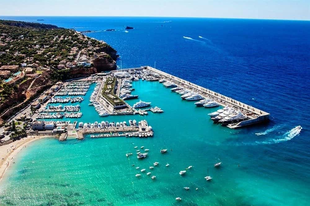 EL TORO: INVESTMENT HOUSE NEAR THE HARBOUR