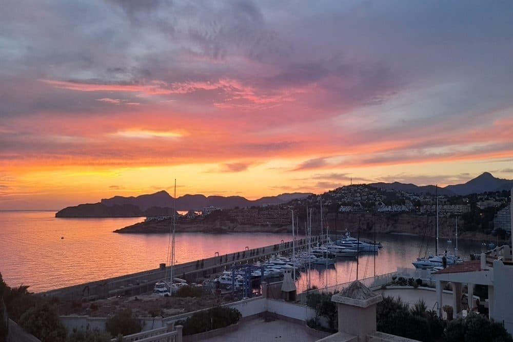 EL TORO: INVESTMENT HOUSE NEAR THE HARBOUR 3