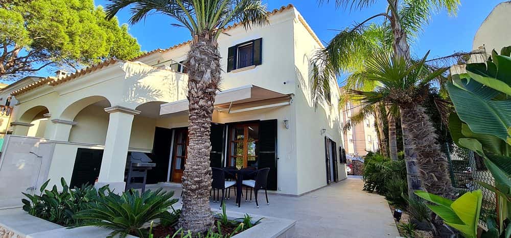 CALA PI: HOUSE BY A PICTURESQUE BAY WITH ETV LICENCE 5