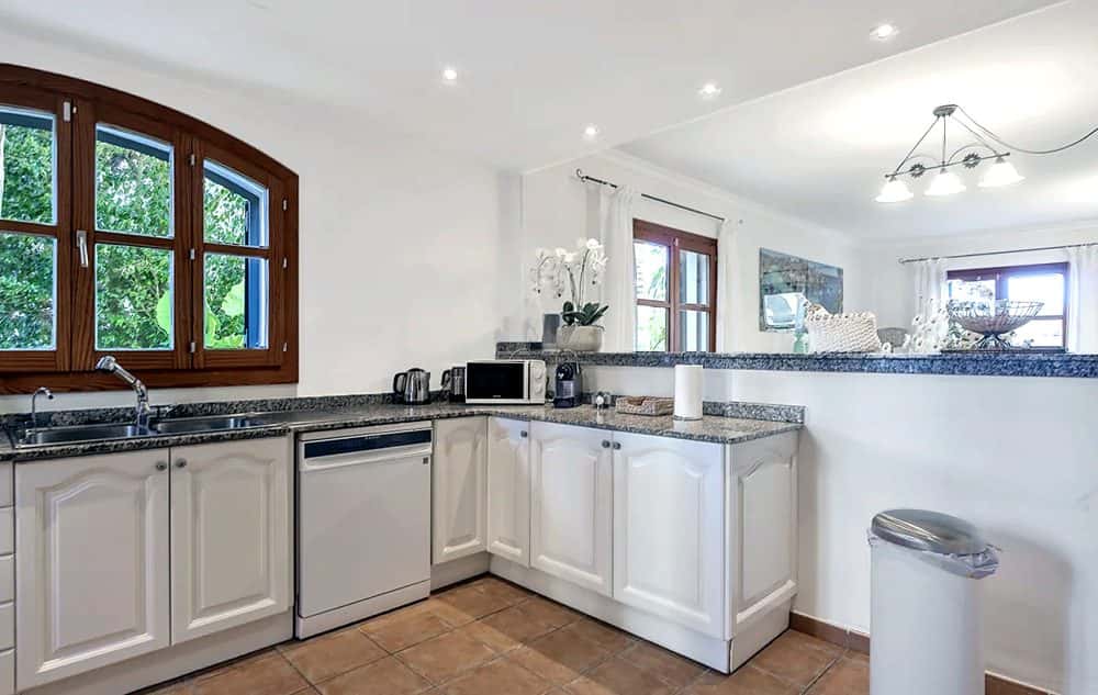 CALA PI: HOUSE BY A PICTURESQUE BAY WITH ETV LICENCE 14