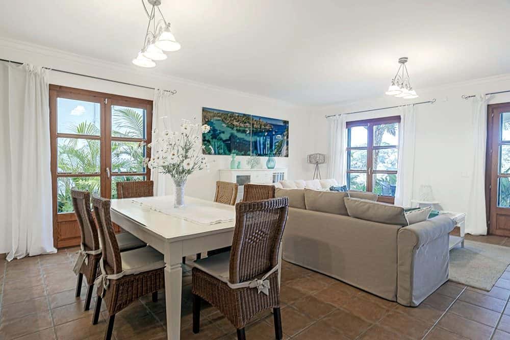 CALA PI: HOUSE BY A PICTURESQUE BAY WITH ETV LICENCE 13