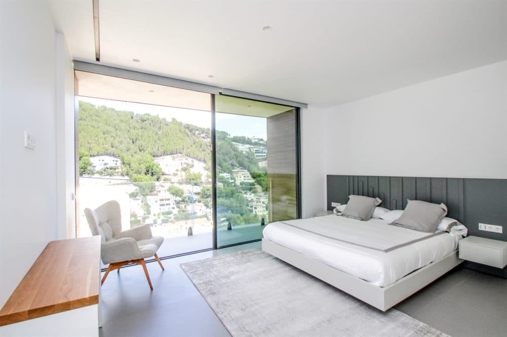 SON VIDA: LUXURIOUS NEW-BUILD VILLA 9