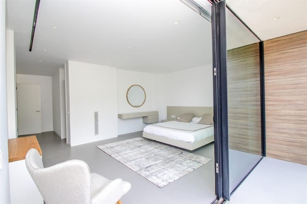 SON VIDA: LUXURIOUS NEW-BUILD VILLA 11