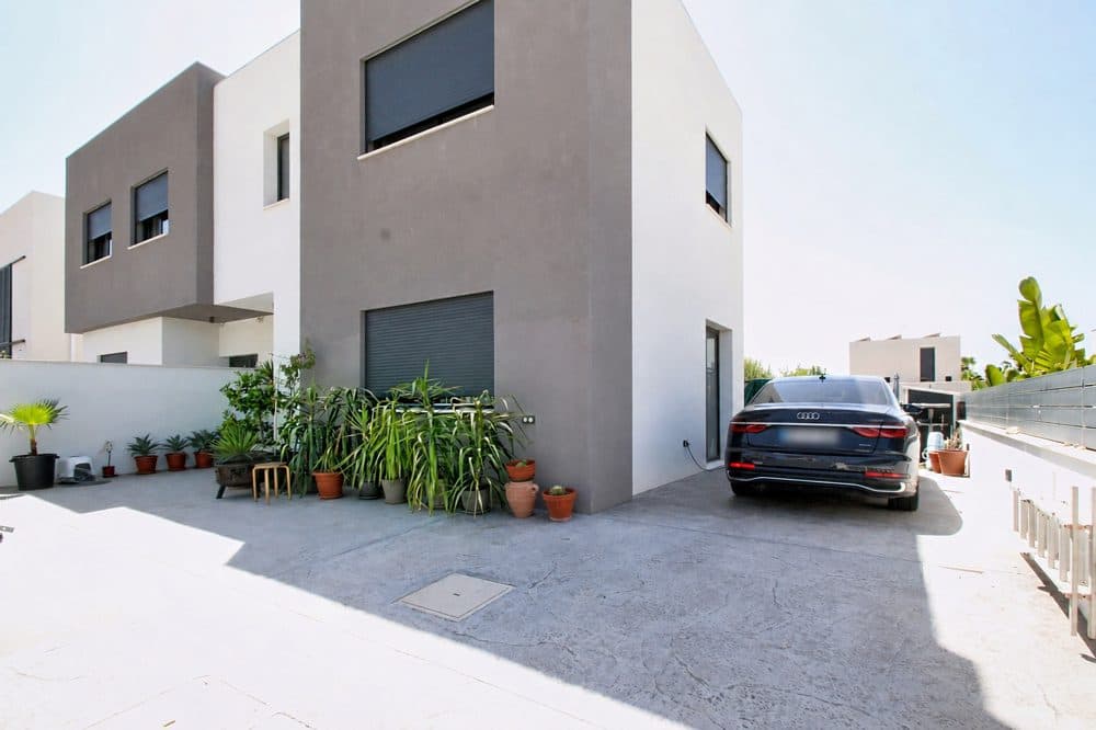 PUIG DE ROS: MODERN SEMI-DETACHED HOUSE WITH SALTWATER POOL 27