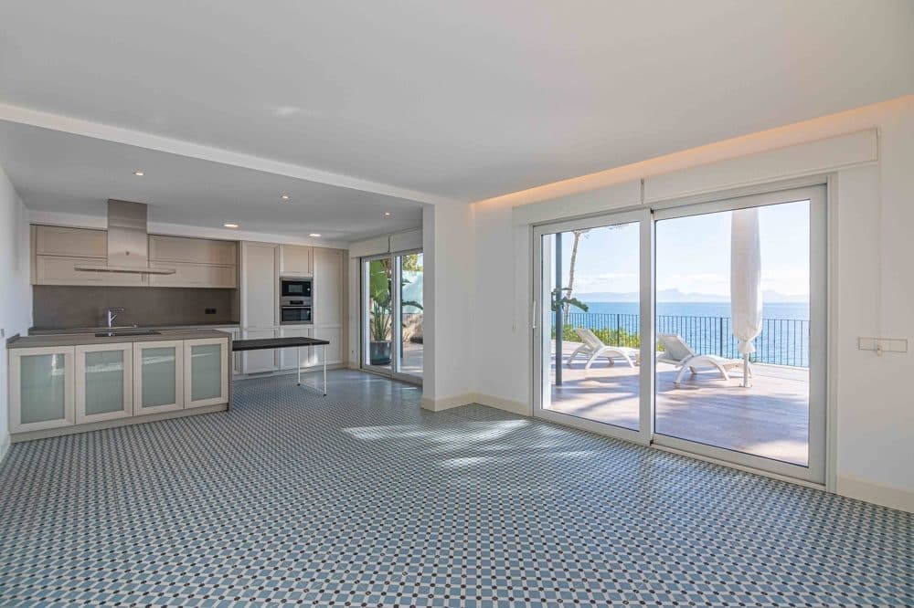 ALCUDIA: PANORAMIC VILLA WITH SEA ACCESS 10