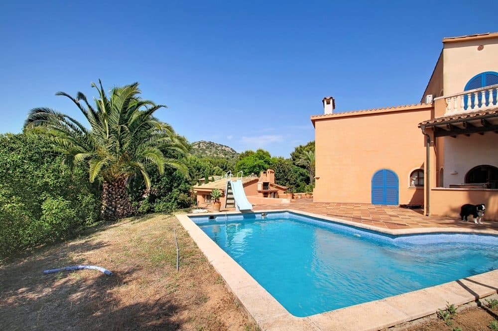 SANTA PONSA: DETACHED HOUSE WITH POTENTIAL IN A PRIME LOCATION