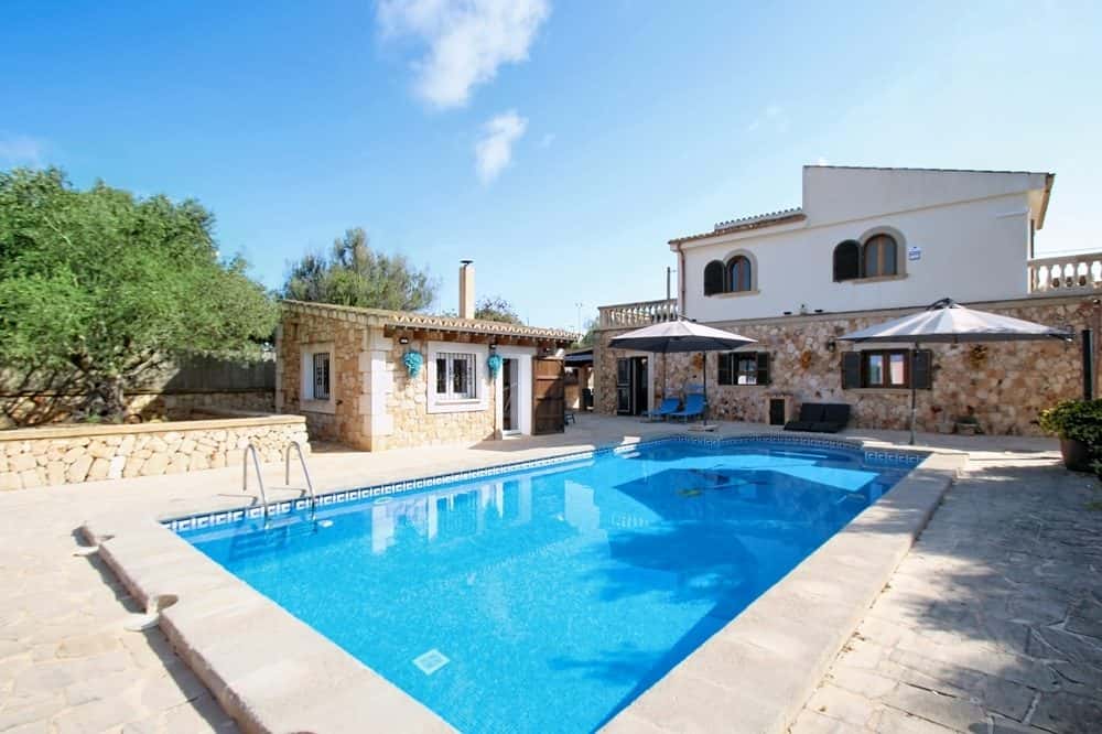 SANTANYÍ: VILLA WITH POOL AND FULL RENOVATION IN 2025