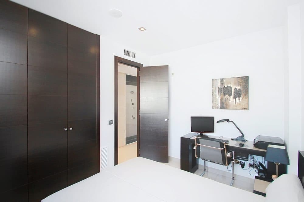 EXCLUSIVE VILLA WITH POOL AND LARGE ROOFTOP TERRACE 200 M FROM THE BEACH 23