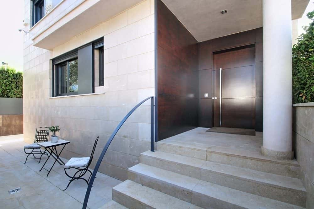 EXCLUSIVE VILLA WITH POOL AND LARGE ROOFTOP TERRACE 200 M FROM THE BEACH 6