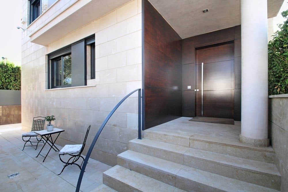 EXCLUSIVE VILLA WITH POOL AND LARGE ROOFTOP TERRACE 200 M FROM THE BEACH 6