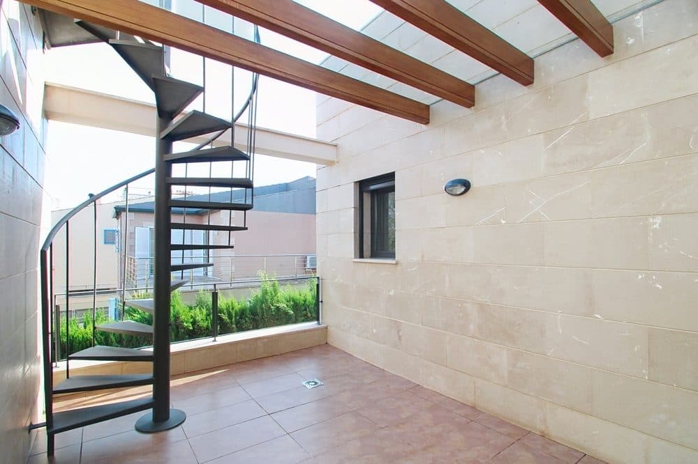 EXCLUSIVE VILLA WITH POOL AND LARGE ROOFTOP TERRACE 200 M FROM THE BEACH 10