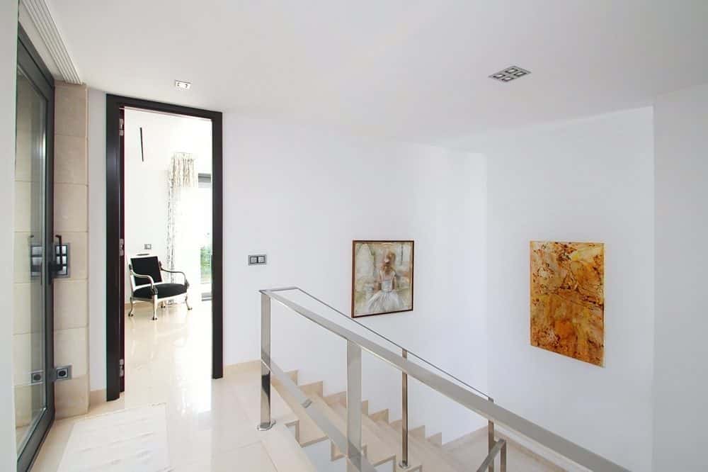 EXCLUSIVE VILLA WITH POOL AND LARGE ROOFTOP TERRACE 200 M FROM THE BEACH 12