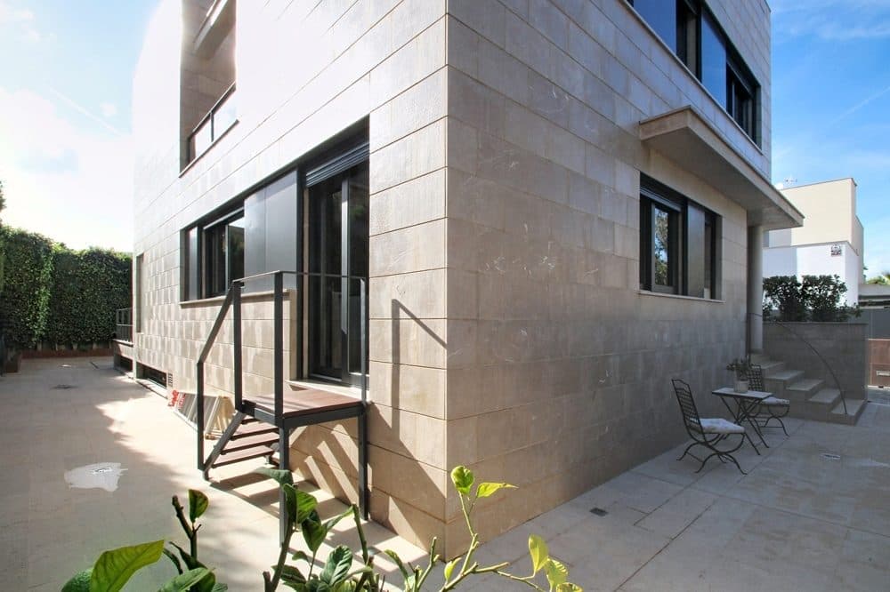 EXCLUSIVE VILLA WITH POOL AND LARGE ROOFTOP TERRACE 200 M FROM THE BEACH 5