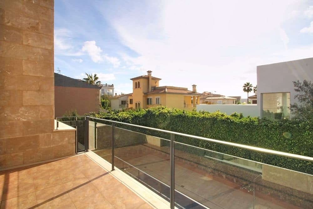 EXCLUSIVE VILLA WITH POOL AND LARGE ROOFTOP TERRACE 200 M FROM THE BEACH 30
