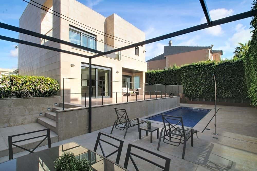 EXCLUSIVE VILLA WITH POOL AND LARGE ROOFTOP TERRACE 200 M FROM THE BEACH 3