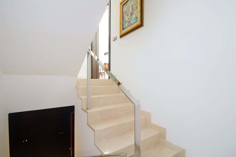 EXCLUSIVE VILLA WITH POOL AND LARGE ROOFTOP TERRACE 200 M FROM THE BEACH 13