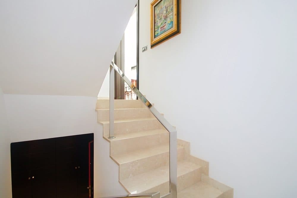 EXCLUSIVE VILLA WITH POOL AND LARGE ROOFTOP TERRACE 200 M FROM THE BEACH 13