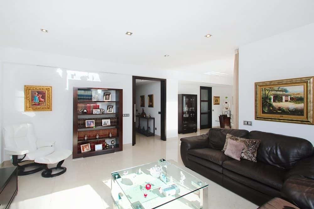 EXCLUSIVE VILLA WITH POOL AND LARGE ROOFTOP TERRACE 200 M FROM THE BEACH 20