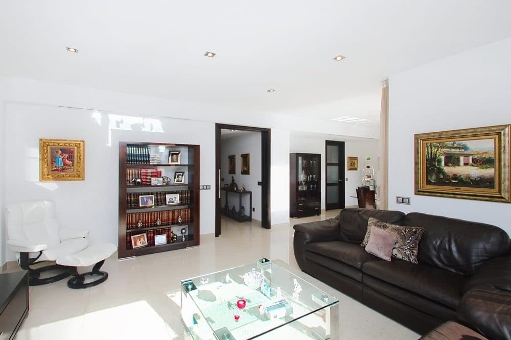 EXCLUSIVE VILLA WITH POOL AND LARGE ROOFTOP TERRACE 200 M FROM THE BEACH 20