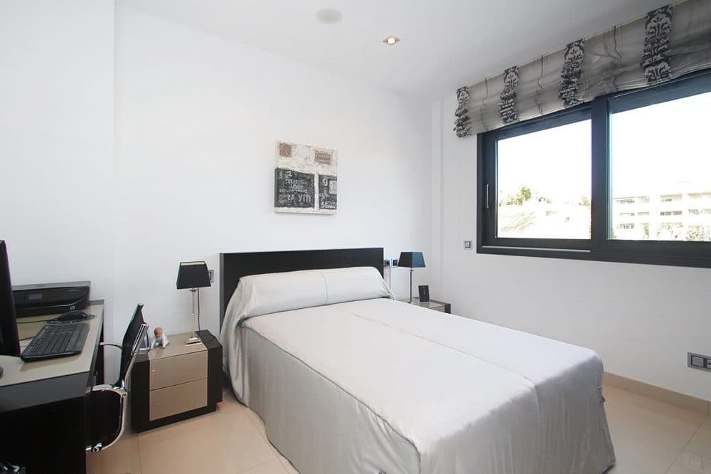EXCLUSIVE VILLA WITH POOL AND LARGE ROOFTOP TERRACE 200 M FROM THE BEACH 22
