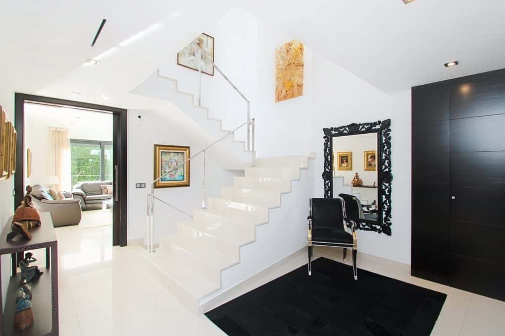 EXCLUSIVE VILLA WITH POOL AND LARGE ROOFTOP TERRACE 200 M FROM THE BEACH 18