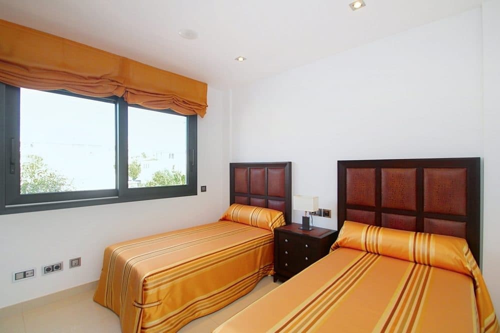 EXCLUSIVE VILLA WITH POOL AND LARGE ROOFTOP TERRACE 200 M FROM THE BEACH 25
