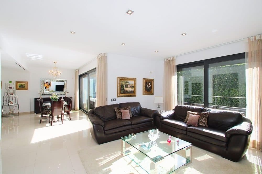 EXCLUSIVE VILLA WITH POOL AND LARGE ROOFTOP TERRACE 200 M FROM THE BEACH 16