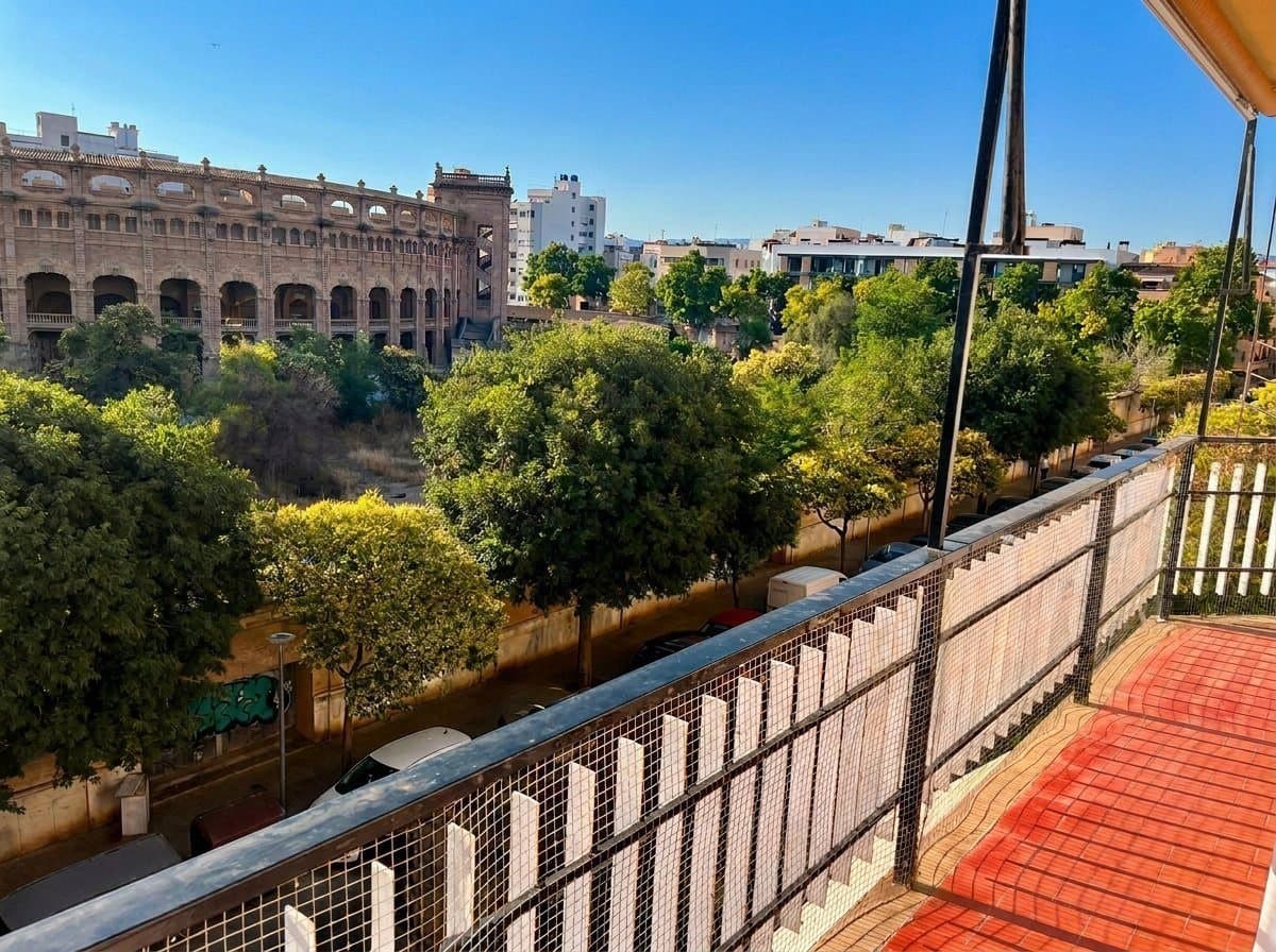 Piso reformado de 104 m² con 4 habitaciones y vistas a la Plaza de Toros