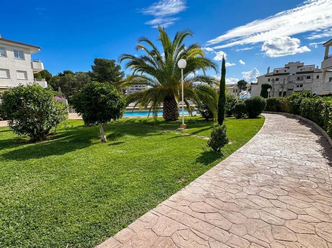 Renovated ground floor apartment with terrace and 100 m² private garden in Sant Agustí