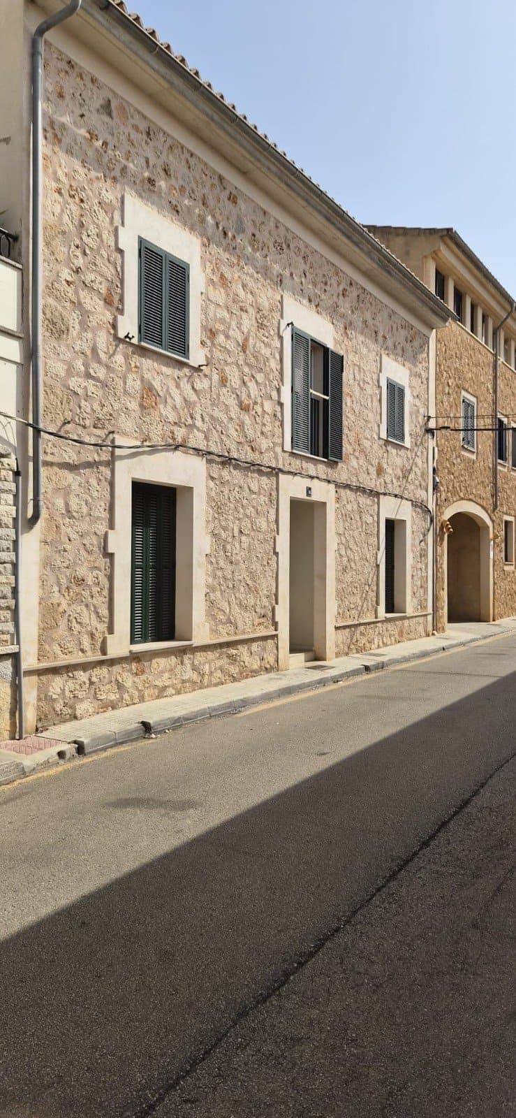 Magnificent ground floor with a private garden in Santa Maria del Camí 10