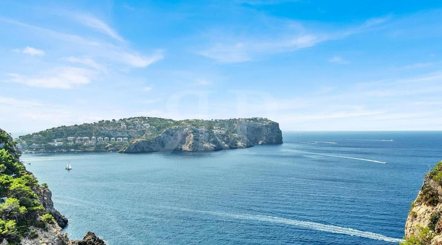 Completely renovated modern villa