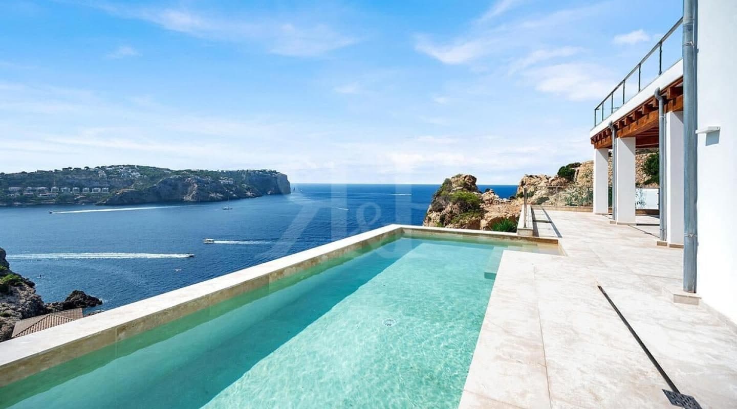Completely renovated modern villa 12