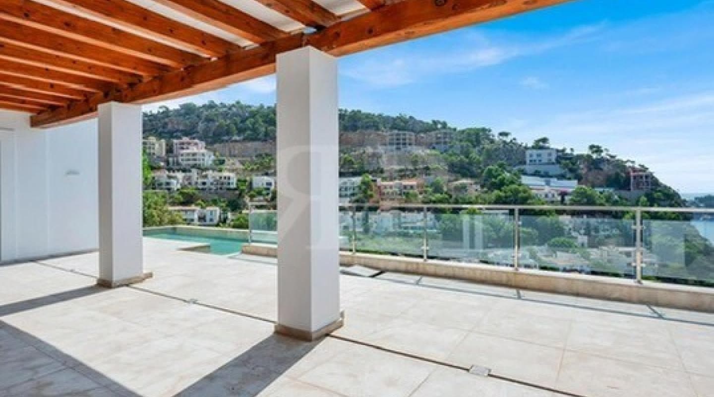 Completely renovated modern villa 11