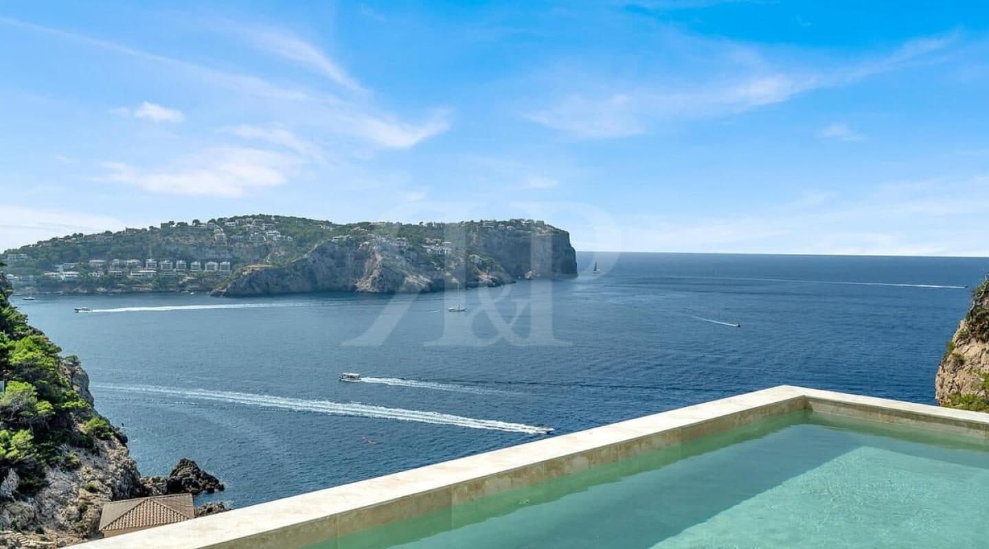 Completely renovated modern villa 3
