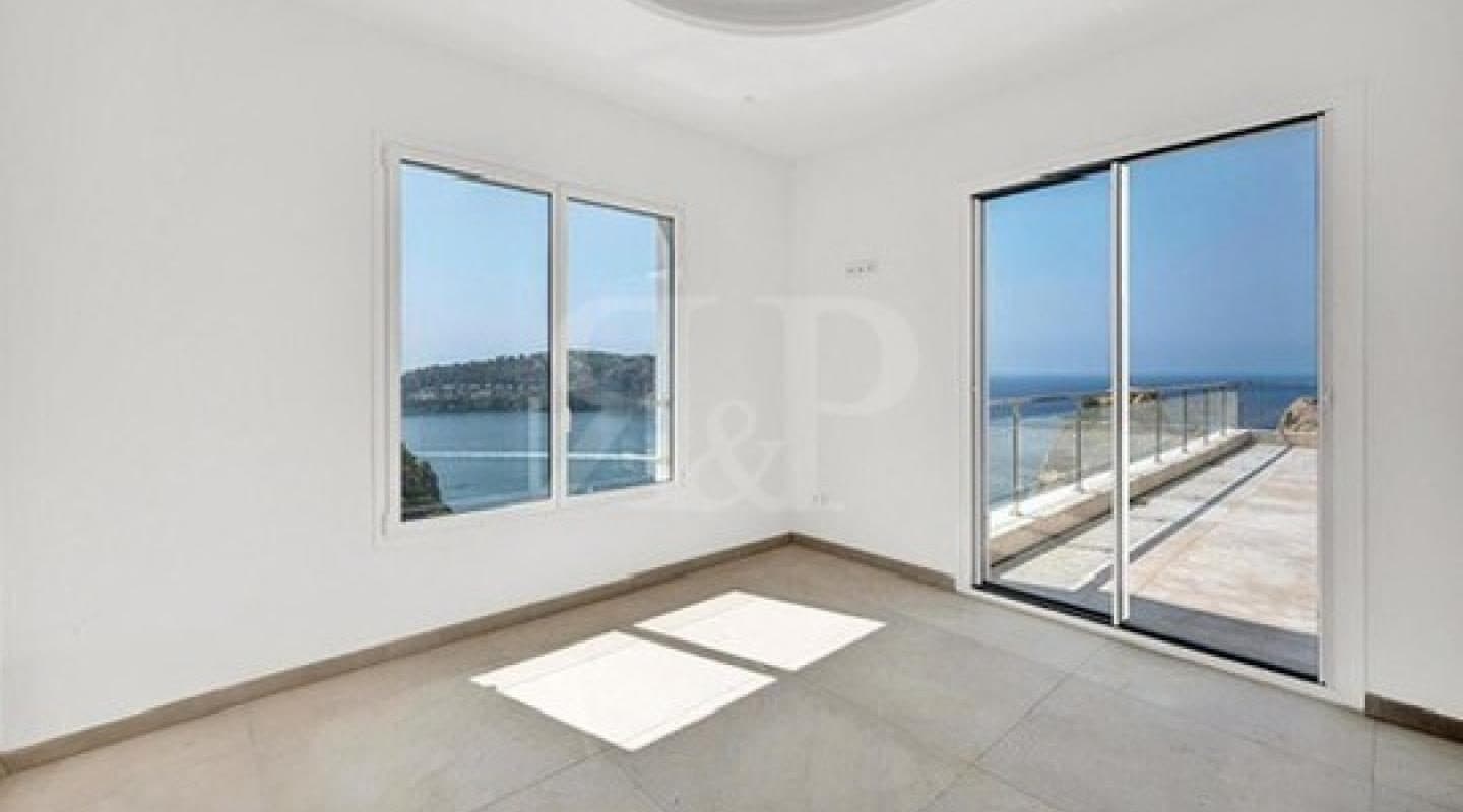 Completely renovated modern villa 7
