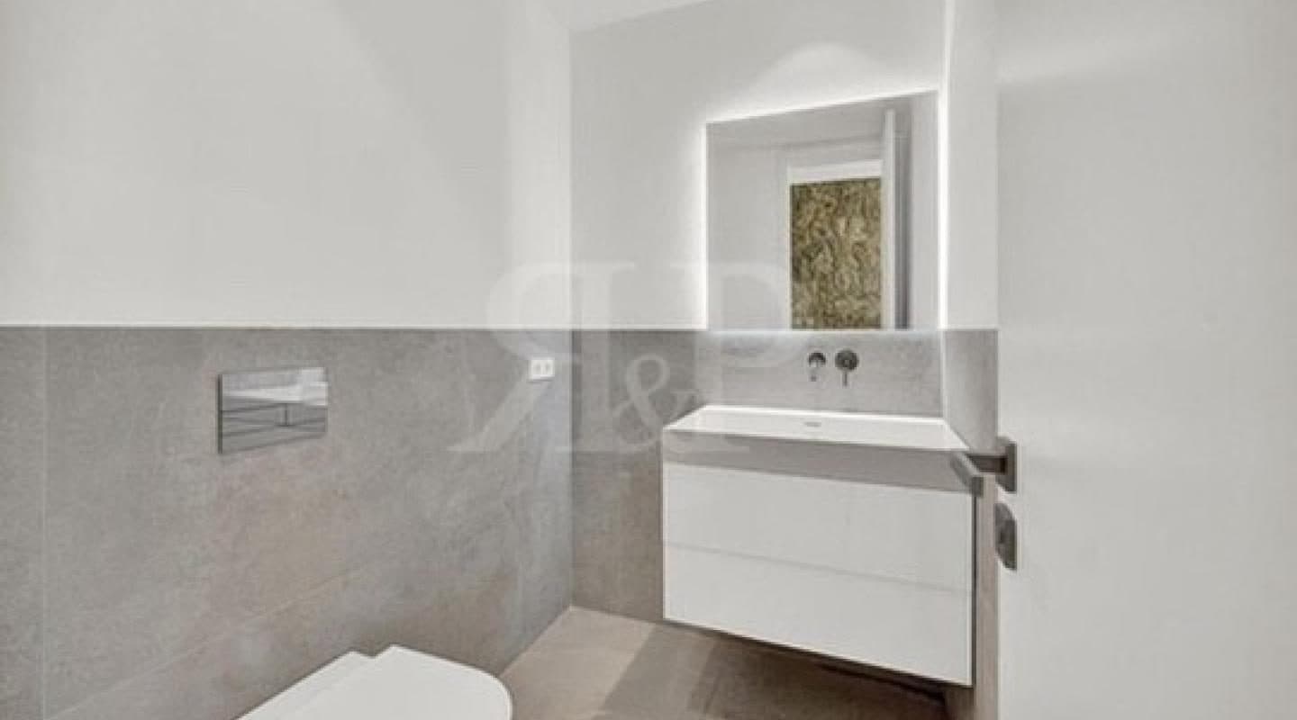 Completely renovated modern villa 10